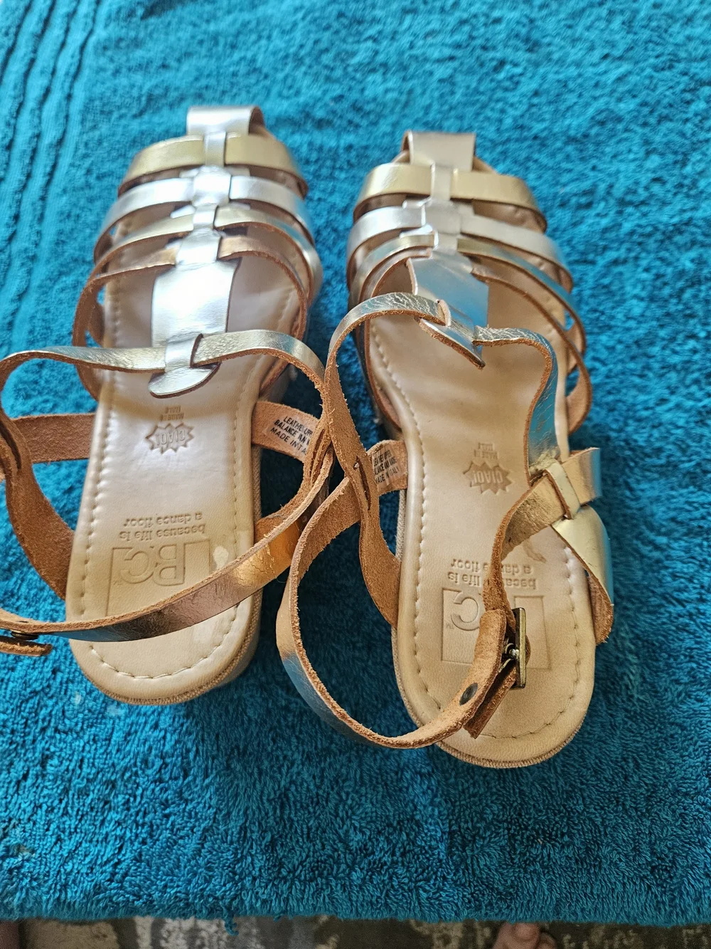 Womens Metallic Strappy Wedge Sandals - Gold